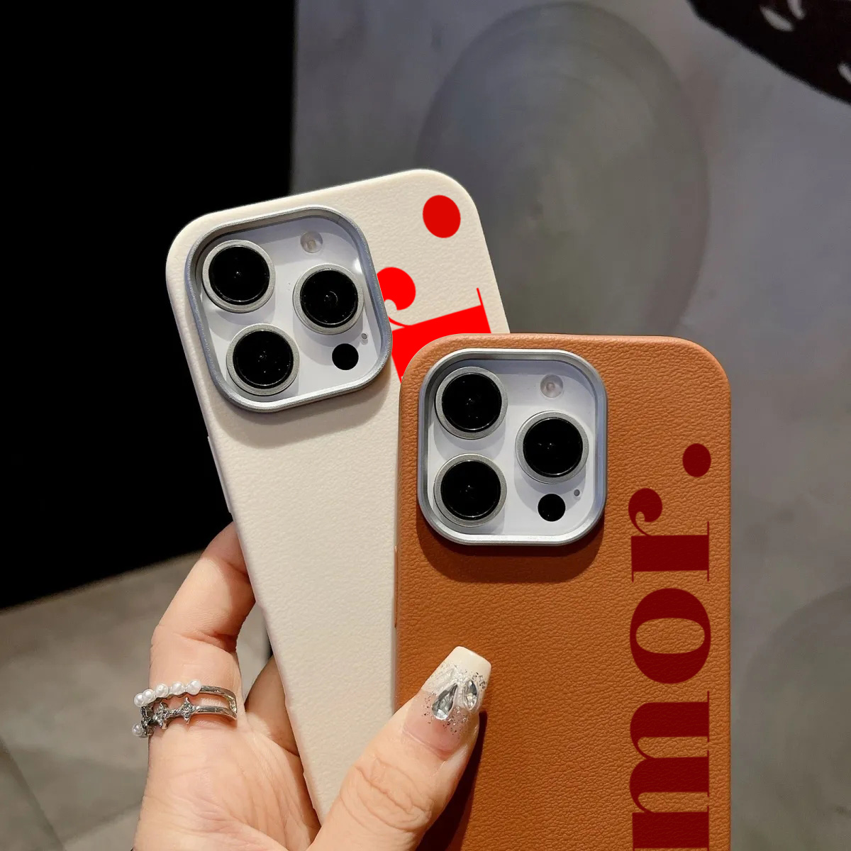 레드 아티스틱 레터 리치 패턴 폰 케이스 아이폰 17  - Phone Accessories Red 리뷰 및 가격
